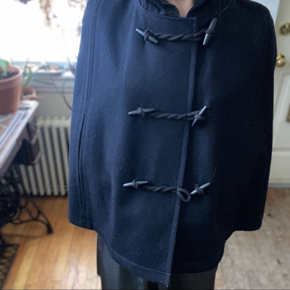 Recycled wool capelet. Size M. American Eagle Outfitters. - Picture 2 of 5